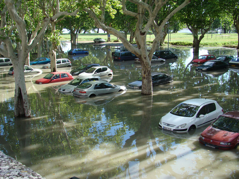 Inondations parking du Casino à Beaucaire, mai 2013