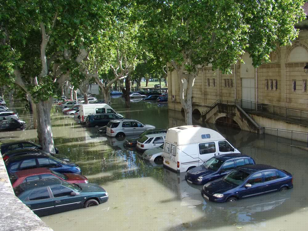 Inondations parking du Casino à Beaucaire, mai 2013